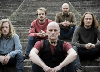 Konceptuel rockdebut fyldt med ambition og passion