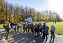 Fællessang får ben at gå på