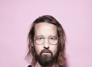 Ny revolutionslysten single fra Anders Riis