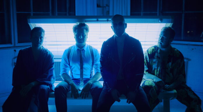 Kvartetten LYSE NÆTTER søger efter nirvana på debutsingle