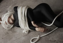 Ellis May udsender singlen “ESC” og varmer op til album-release