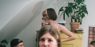 iomfro hylder kvindelighedens mangfoldighed på poetisk debutsingle