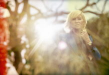 The Queen of Cool er lyden af skønhed og rå attitude