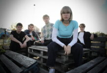 Baseløs indkapsler den unge kærligheds frustrationer