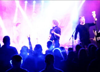 Ny musikvideo fra de frigjorte, som leder efter guitarist