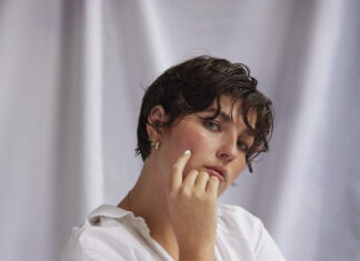 Laura Ziani udgiver single om at føle sig uden for sin generation