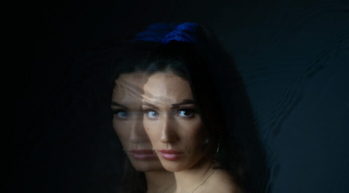 NAYAH dyrker vreden på ny single