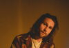 Alexander Grandjean udgiver soloalbum om at distancere sig fra det online liv
