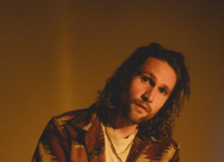 Alexander Grandjean udgiver soloalbum om at distancere sig fra det online liv