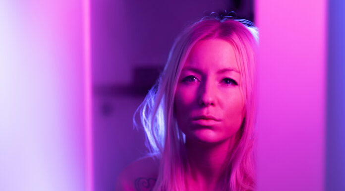 Lærke Emilie i lykkerus på “Sirener”