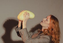 Anna Moses anden solo-single er et hjemmelavet mirakel