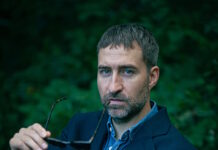 MAE fortæller om fars død på ny single