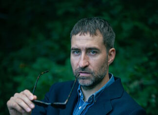 MAE fortæller om fars død på ny single