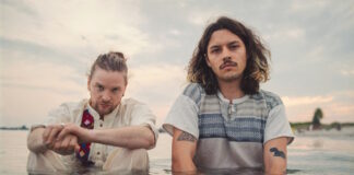 Livet er nederen, men venskabet er stærkest på Alvas nye EP