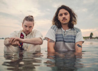 Livet er nederen, men venskabet er stærkest på Alvas nye EP